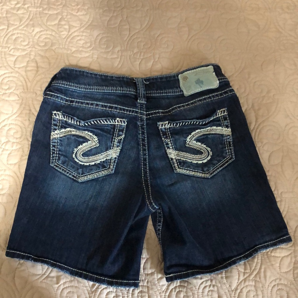 EUC Silver Jeans SUKI Size 28 Jean Shorts!